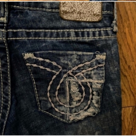 Beautiful Big Star Liv crops - Picture 3 of 3